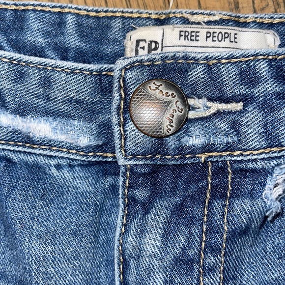 Free People W28 51855-16515125 Jean shorts - Picture 4 of 4